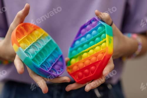 Preview: A modern anti-stress toy in the hands of a teenage girl