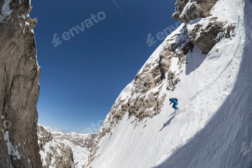 Aperçu: Italy, Dolomites, Val Gardena, Man backcountry skiing