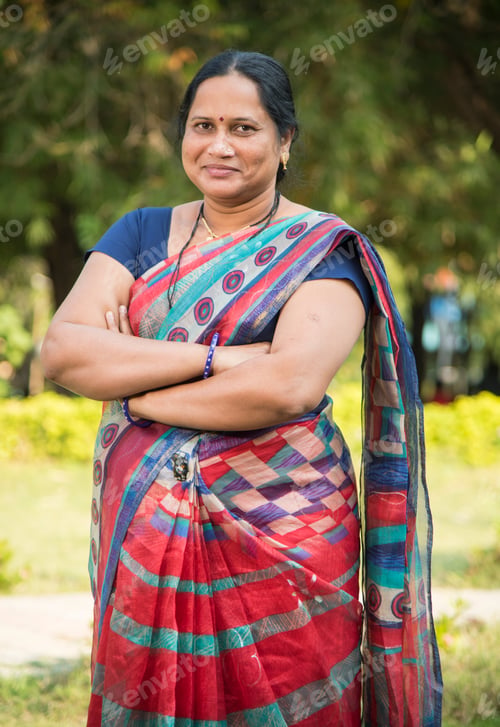 Preview: Portrait of a traditionally dressed woman of Indian origin