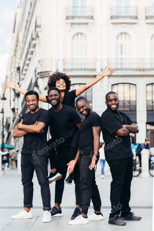 Preview: Happy friends hanging out in the city