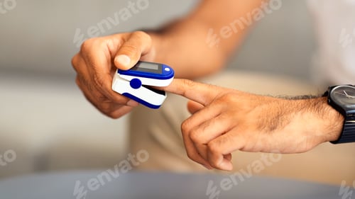 Preview: Unrecognizable man using pulse oximeter, closeup photo