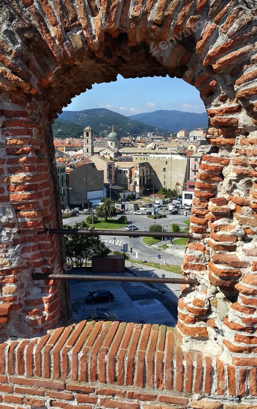Preview: View from the top of the city of Savona (Italy)