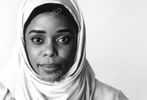 Preview: Islamic woman portrait looking at camera
