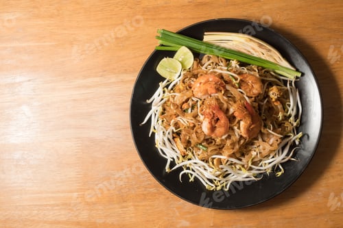 Preview: Close up plate of Padthai, Thai noodle with fried shrimp and vegetable,Thai Food