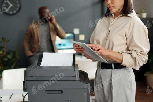 Preview: Cropped shot of young female office manager using tablet in front of camera