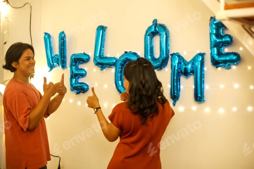 Preview: Couple Decorating Room