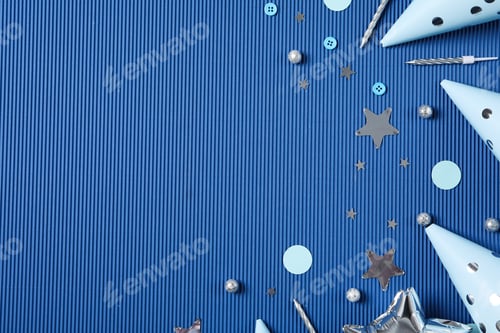 Visualização: Conceito de decoração de festa e confetes, balões e velas.