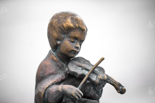 Preview: Statues of children playing musical instruments