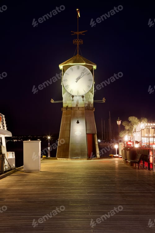 Preview: Clock on Aker Brygge by Oslo Harbour