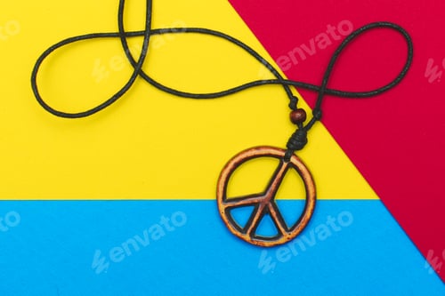 Preview: Pendant with symbol make love not war