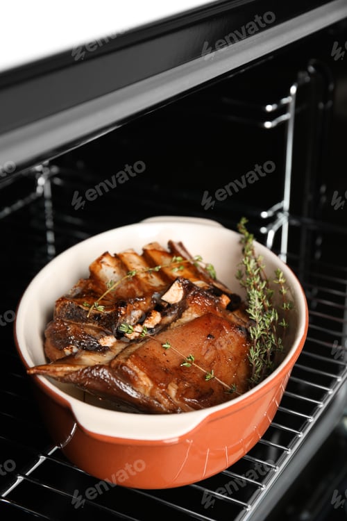 Preview: Delicious roasted ribs with thyme in oven