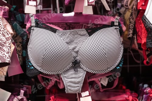 Preview: Checkered set of bra and panties in underwear shop