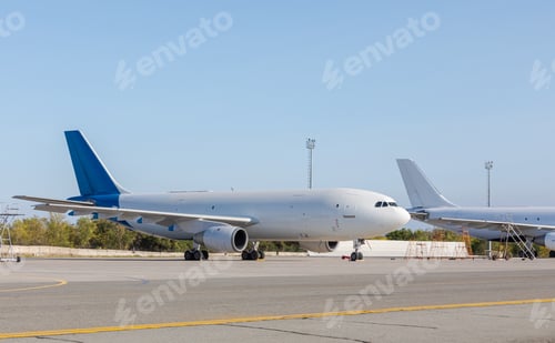 Preview: Airplane at the International Airport