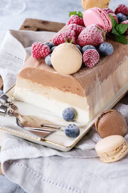 Preview: Delicious Neapolitan Semifreddo Cake Decorated with Macarons