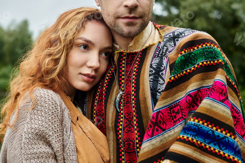 Preview: Boho love: man and woman embracing in green park