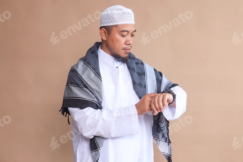 Preview: Muslim Man Checking Time