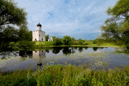 Preview: Reflection of a church on the lake