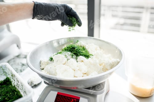 Preview: Weighing ingredients for baking