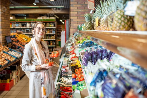 Preview: Woman choosing vegetables in the supermarket