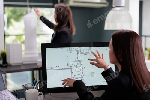 Preview: Real estate agent drafting in room floor planner software