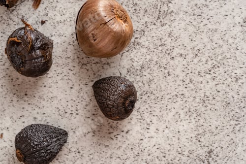 Preview: Fermented black garlic.