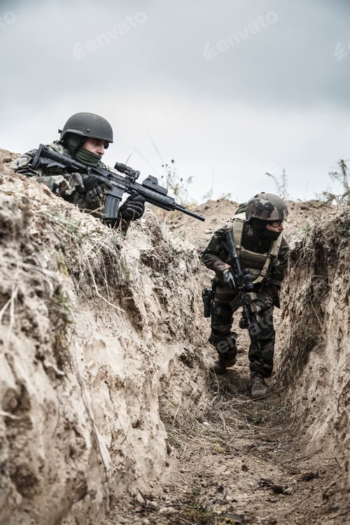 Preview: french paratroopers in action