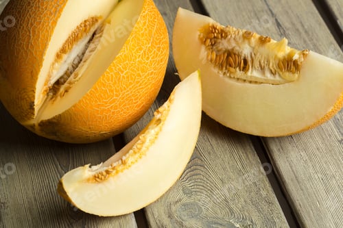 Preview: melon on table