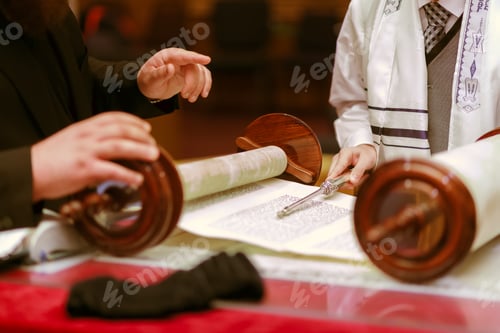 Preview: Jewish man dressed in ritual clothing family man mitzvah jerusalem