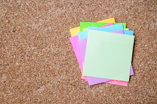 Preview: Collection of various note papers on corkboard