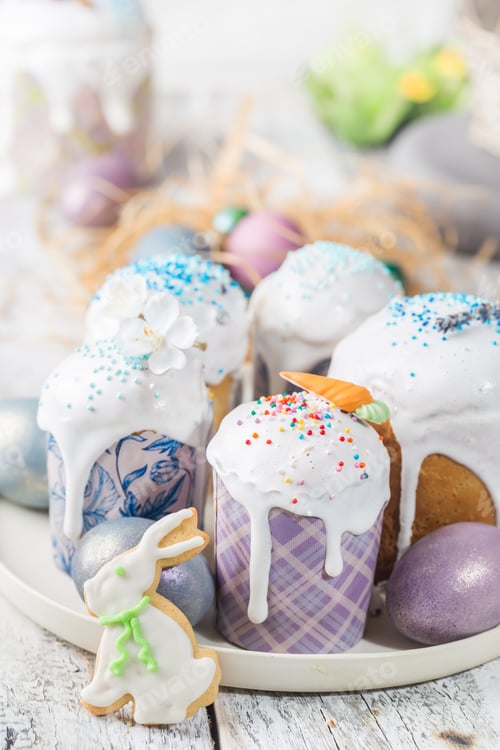 Preview: Easter table with Easter cakes