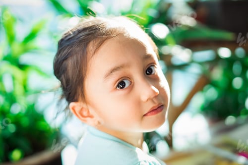 Preview: portrait of a little girl with sunlight in the morning