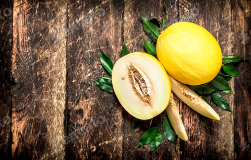 Preview: Sliced fresh melon.