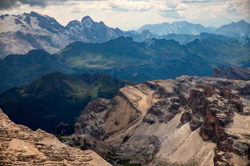 Preview: Tofana di Mezzo view over Dolomites mountain range.
