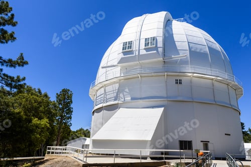 Preview: Dome housing the historical Hooker 100-inch telescope on top of Mt Wilson