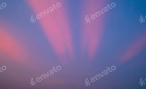 Vista previa: Cielo al atardecer. Fondo abstracto de naturaleza. Espectaculares nubes azules y naranjas, coloridas al atardecer.