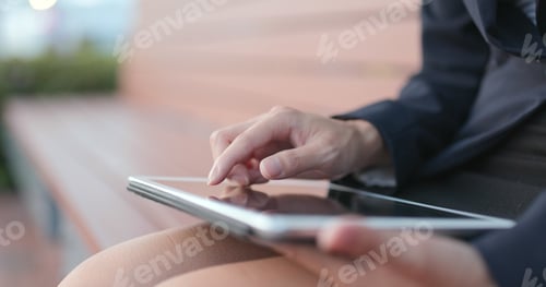 Preview: Business woman using digital tablet computer