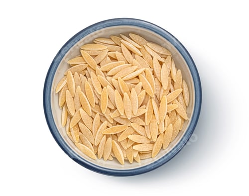 Preview: Orzo pasta isolated on white background, top view, full depth of field