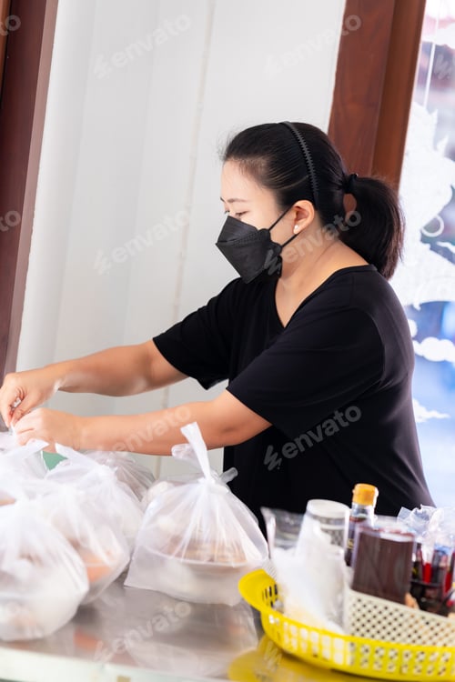 Preview: Restaurant Worker Packing To-Go Orders Wearing Facemask