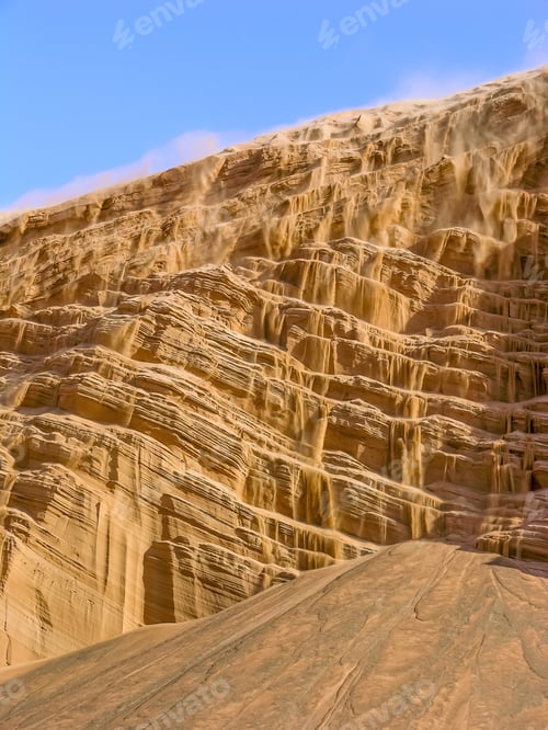 Preview: 'Waterfall' of Sand Near Dubai