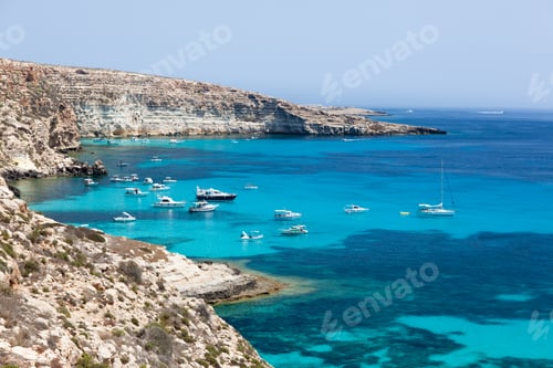 Preview: Anchored yachts