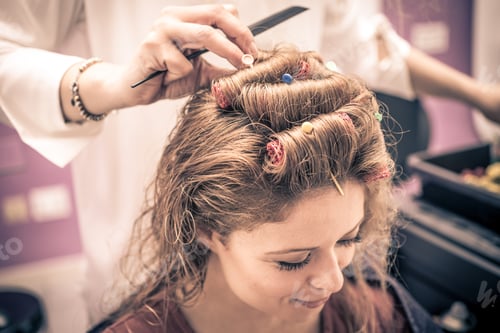 Preview: woman make shampoo at the hair dresser