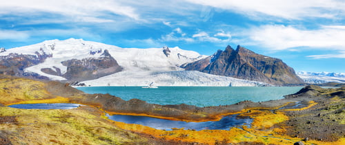 Preview: Breathtaking View of Fjallsarlon Glacier Lagoon and colour moss at foreground.