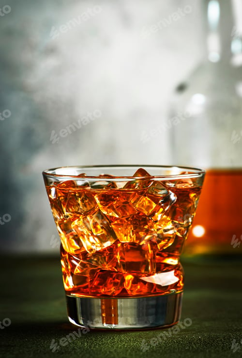 Preview: Godfather alcoholic cocktail with scotch whiskey, amaretto liqueur and ice.
