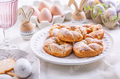 Preview: Easter wreath bread, traditional Easter holiday baking, sweet bun cakes