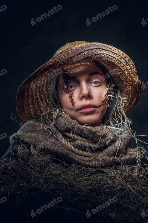 Preview: Hallowee costume concept - pretty girl is a scarecrow