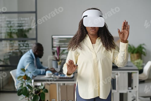 Preview: Woman Enjoying Game in Office