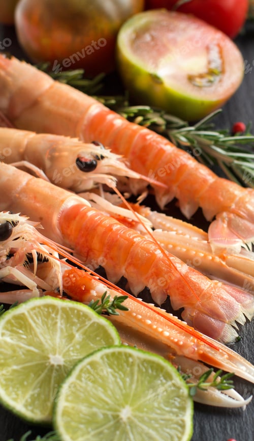 Preview: Raw langoustines with vegetables and herbs