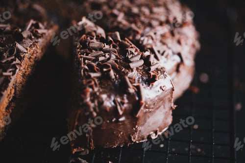 Preview: Chocolate cake with chocolate chunks
