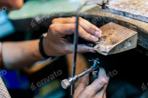 Preview: Goldsmith working
