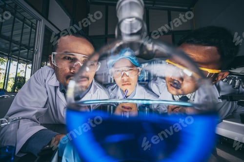Preview: Laboratory glassware for the development of medical innovation